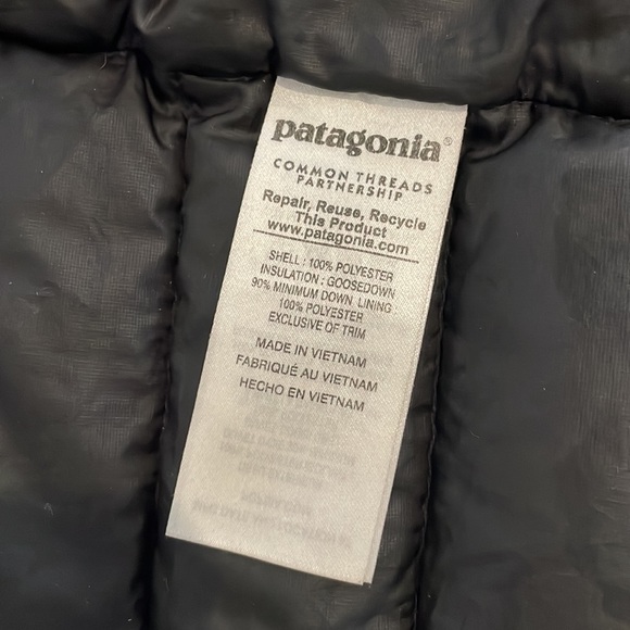 Men’s Patagonia Black Down Vest - Picture 4 of 4